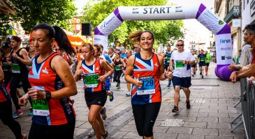 Runners on Gentleman's Walk