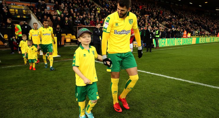 Callum walks out with Nelson Oliveira