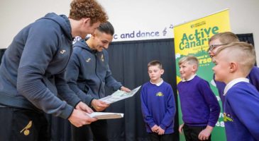 Sargent and Giannoulis surprise Queen’s Hill pupils