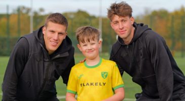 Medić and Schwartau surprise young Canaries at Halloween Soccer School