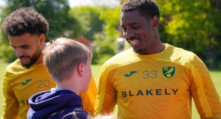 Córdoba and Slimane celebrate Active Canaries with local school community