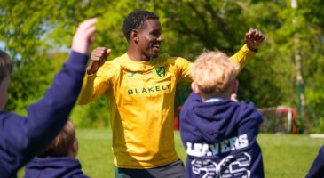Córdoba and Slimane celebrate Active Canaries with local school community