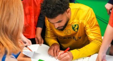Córdoba and Slimane celebrate Active Canaries with local school community